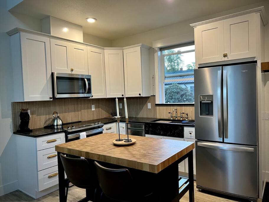 סאלם Brand New Custom Built Cottage In Downtown W/Pool! מראה חיצוני תמונה