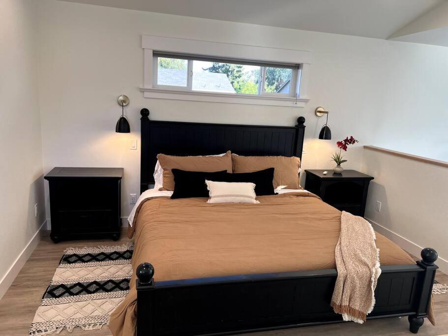 סאלם Brand New Custom Built Cottage In Downtown W/Pool! מראה חיצוני תמונה