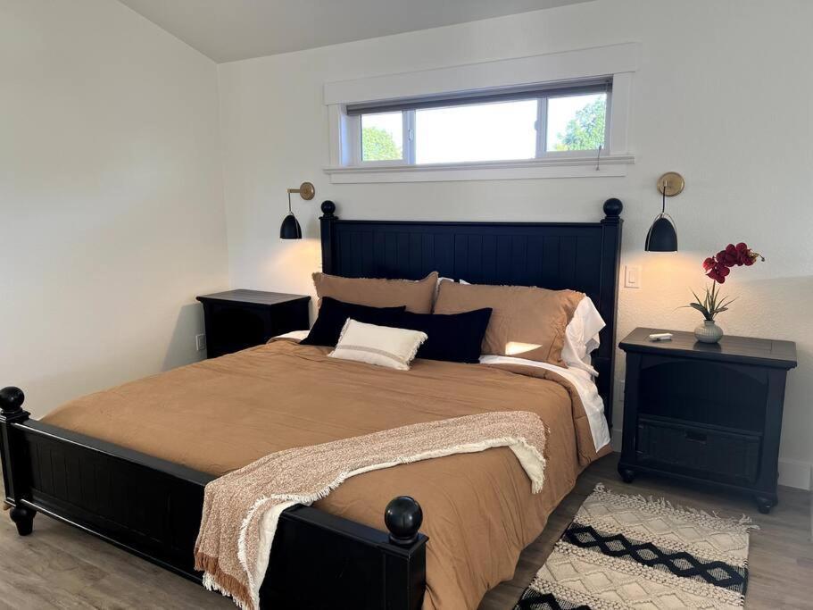 סאלם Brand New Custom Built Cottage In Downtown W/Pool! מראה חיצוני תמונה